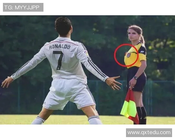 足球明星搞笑瞬间高清图片合集让你捧腹大笑的精彩时刻