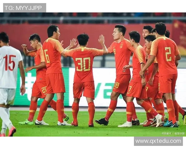 足球明星与球迷之间的情感纽带与互动关系探讨 足球明星与球迷之间的情感纽带与互动关系探讨