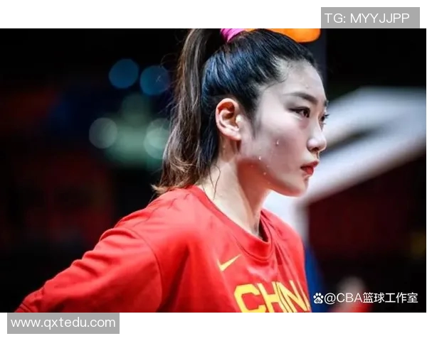 篮球明星的女儿如何在父亲的光环下追寻自己的梦想与人生道路